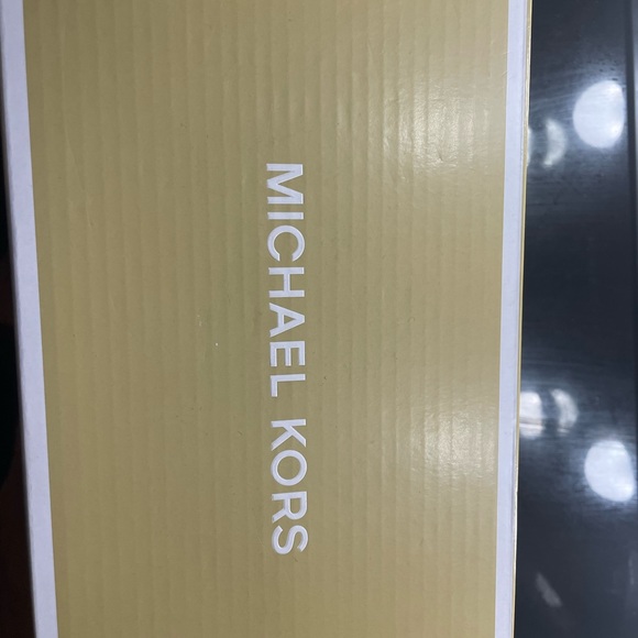 Michael kors slides… size 6 - Picture 4 of 4